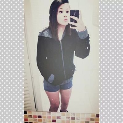 Grossa e delicada .
Complicada de se entender , difícil de se esquecer .. ❤✌