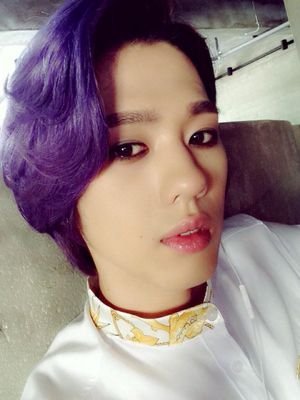 || Ron imnida! / vocalist e rapper dei BIGFLO / sono alto, sono bello ma non fotomodello / non toccate le mie piantine ||