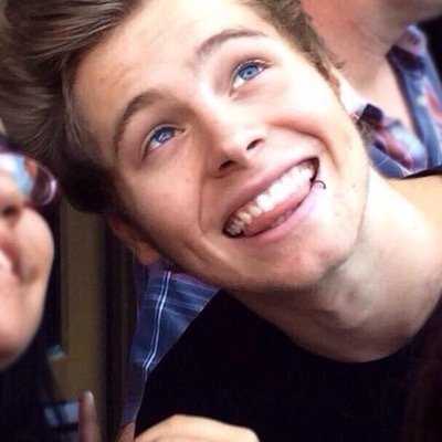 just a reject | :( /4 | D: /5 | i've seen 5sos three times and its still not enough tbh