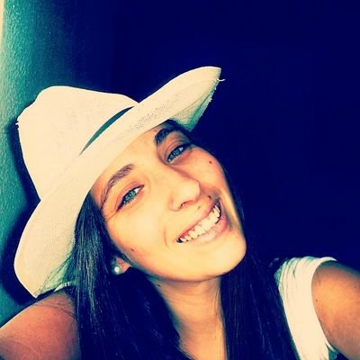 20. Estudiante de Trabajo Social en la UHU.Da siempre lo mejor de ti,y sólo lo mejor vendrá. Feliz de la vida ✌./instagram:aanasanchez