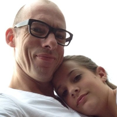 Love's a wild-rose, she puts the colurs inside of my world. Gek van mijn meiden. Love live. Running. Taylormade Golf. . LaRo.