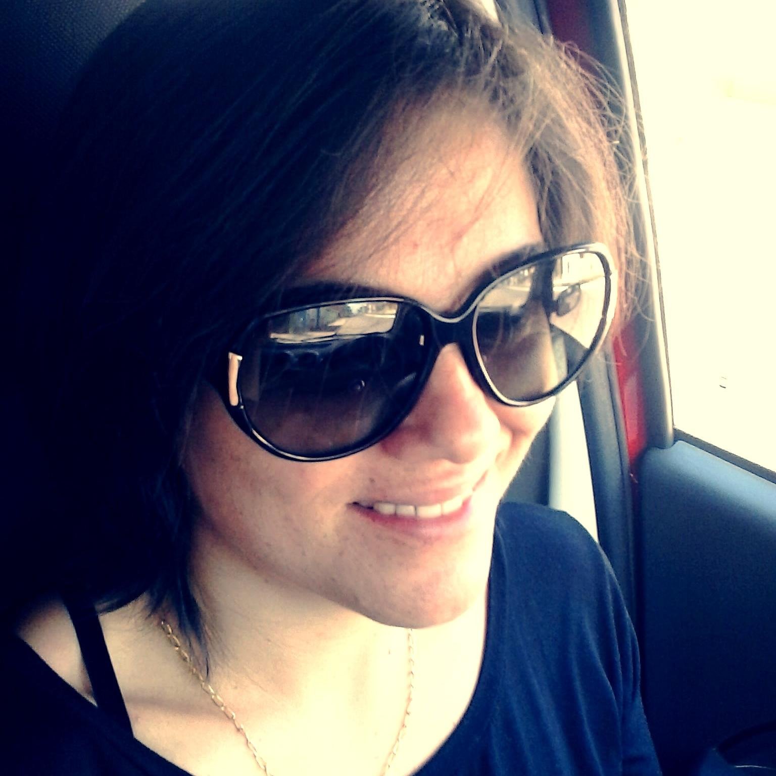 ok! Sou dona de casa, enfermeira, artesa, agricultora, motorista particular, mãe ,esposa, cozinheira,terapeuta familiar, e nas horas vagas MULHER !!!!
