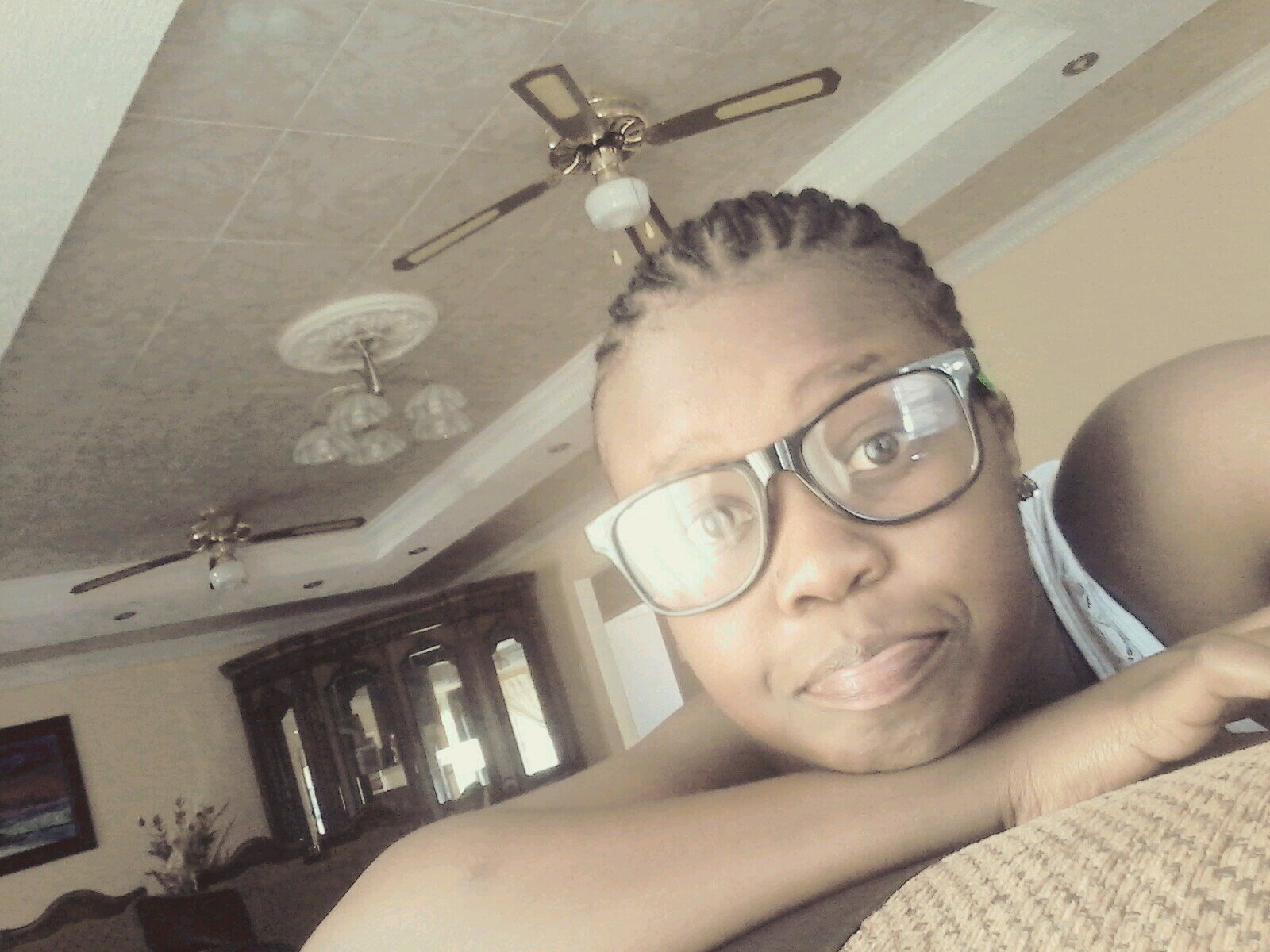 SimplyKhensi's profile picture. Living my life like its golden..Simply thanking God for everything that I have