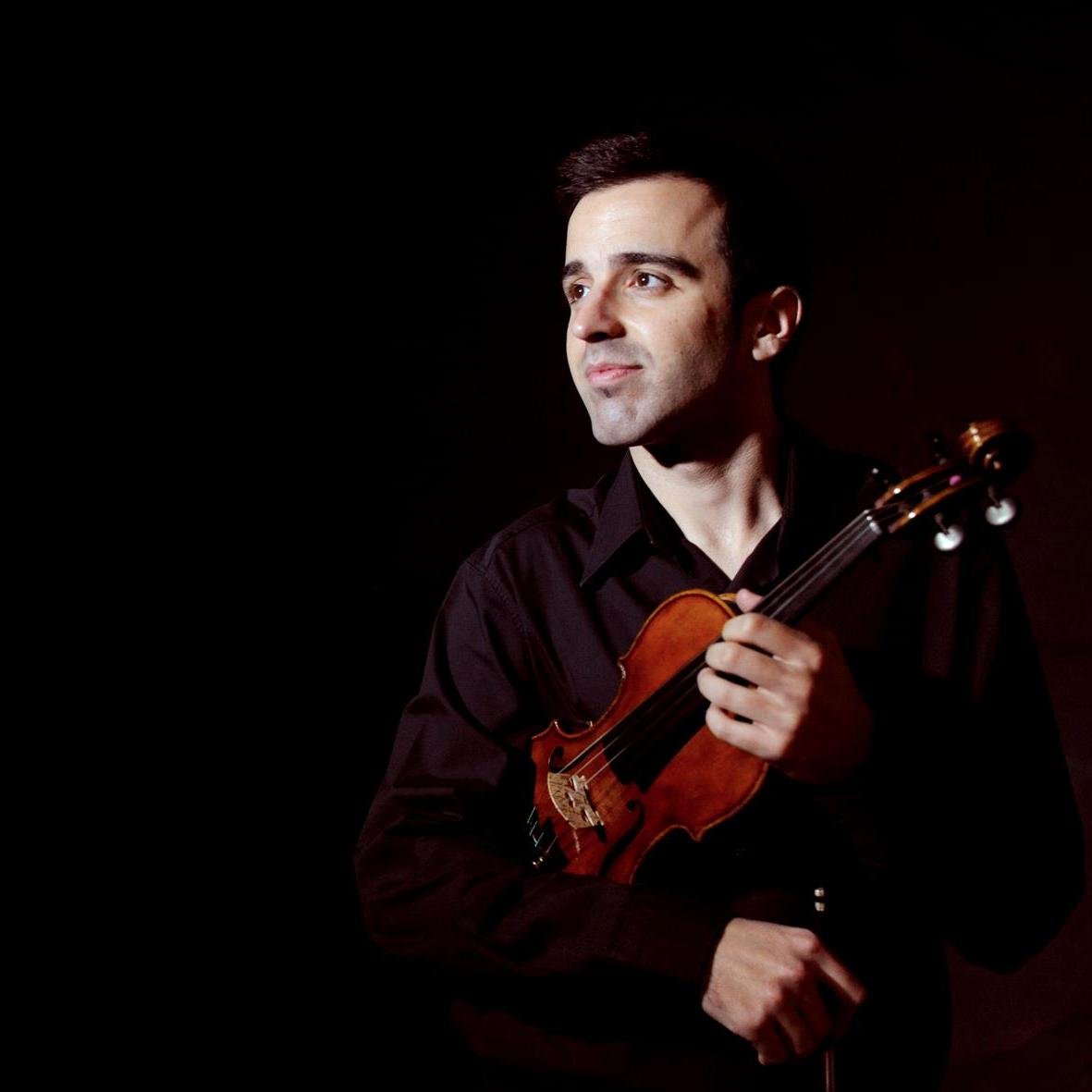 Profesor de Violín, Músico.