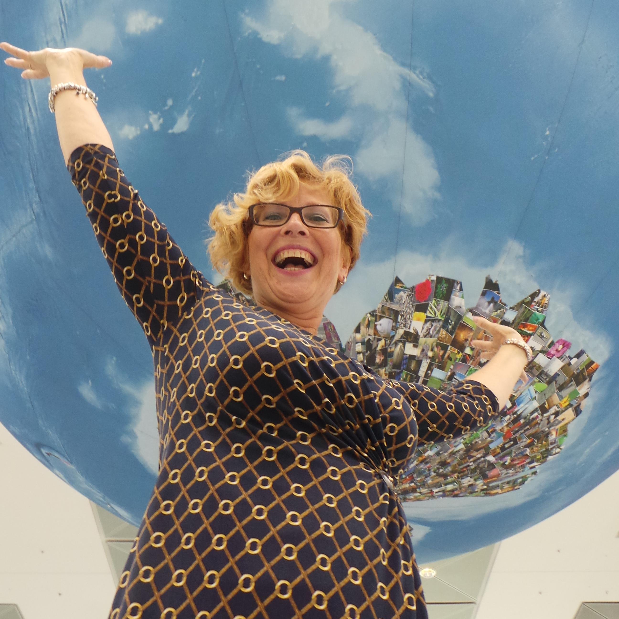 Start A Conversation I #SDGS global Goals Matchmaker I LinkedIn for Ladies I LinkedIn consultant I Vrouwelijke ondernemers professioneel profiel