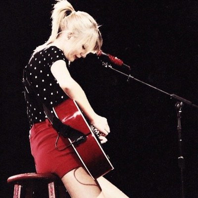 its feel like a perefct night to fangirl at midnight