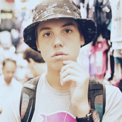 hayes was born in 2000