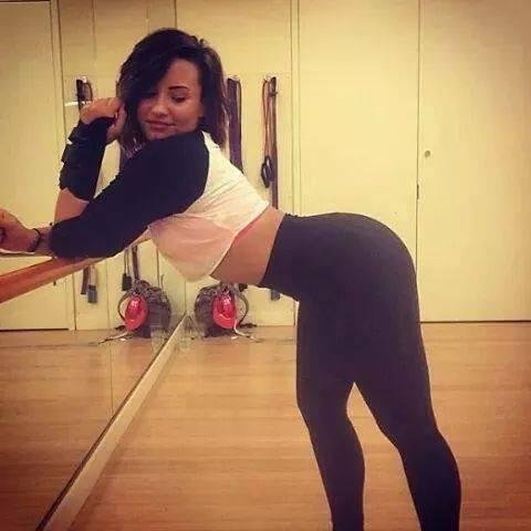 Sou belieber e lovatic :)