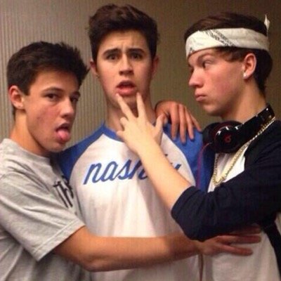 this is a free follow from @shawnsjacob, follow me there please its a new acc and i follow back :)