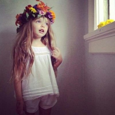 إبنة لأب أفنى عمره في تربيتي فعاهدته على الوفاء فتركت الناس للناس وأفنيت عمري لأصونه *طالبه في جامعة الكويت*