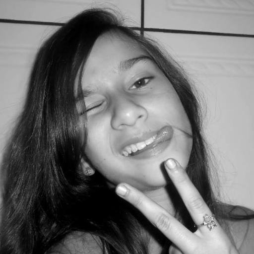 Gosto de rock e da Demi Lovato...Amo ser Rock star...Se me acharem linda me fala tá!kkkkkk