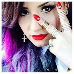 Amor é o sentimento que tenho par elas. Hannah Quaresma,Demi Lovato♥
