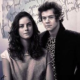 Traduzimos a fanfiction Fake Fiancée (link abaixo). Sabrina(@bminelouis)/Suelen(@rock_meStyles)