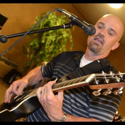 A rocking ski loving dad that dabbles in HR during the day!