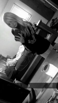 follow me and ill follow back :)