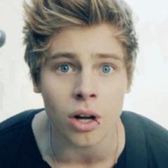 i love 1D nd 5sos nd janoskians nd little mix.... follow me i follow back :)