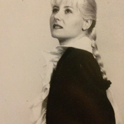 pinksinger45's profile picture. 