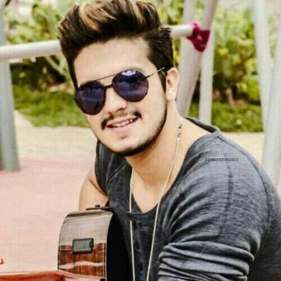 E mesmo sem nunca ter te tocado
Me pertencia, bem lá no fundo ♪ ♥ ♪
