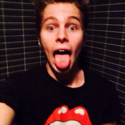 FOLLOW @ashlxyhoran ! please. Thank you(: • • • • I do retweets.