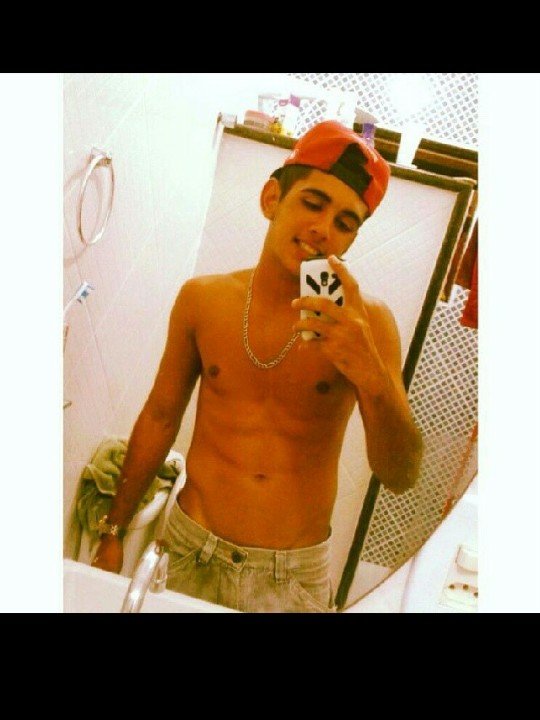 Um brinde pra mim sou exemplo de vitorias ,trajetos e glorias ♪