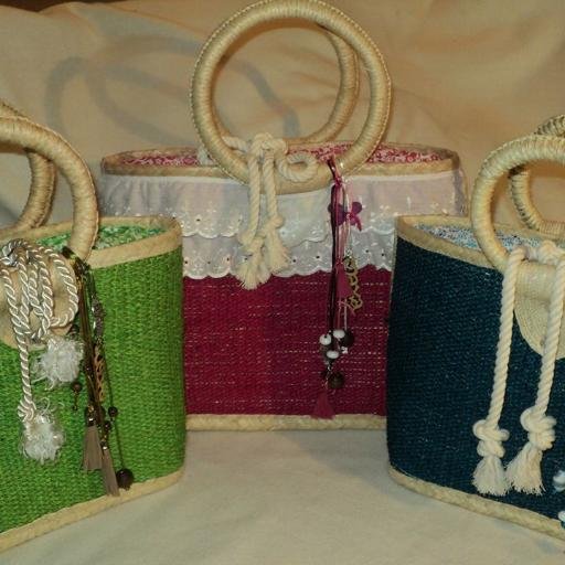 BOLSAS, CAPAZOS Y DETALLES Maxa es un empresa dedicada a promover el trabajo de artesanos mexicanos con un toque chic y divertido. #FollowBack