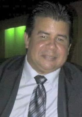 comerciante,tecnico superior en finanzas y critico del gobierno