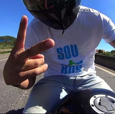 Eu:
Odeio funk, o resto eu ate gosto, ou n.
Praticamente um fora da lei, legalizado.