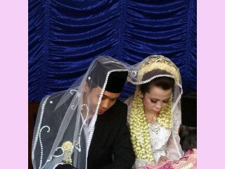 Putri_dekas's profile picture. Fredoom