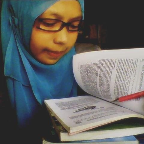 jangan pernah berputus asa | ingatlah mereka yang tak pernah lelah berdoa, dan selalu mengharapkanmu bahagia.  ♥ ayah ibu || flowing FOOTBALL in my blood stream