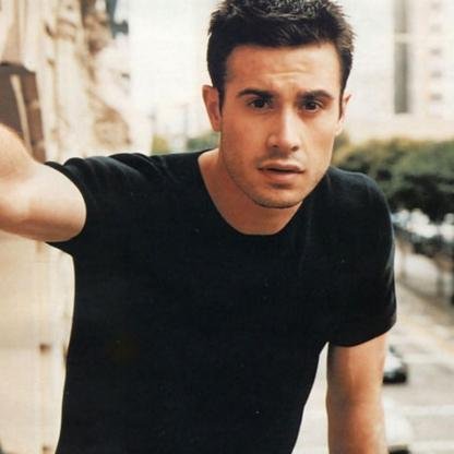 bykov_maks1's profile picture. - У меня окно не закрывается. – А чего пишет? – Ручка отвалилась…