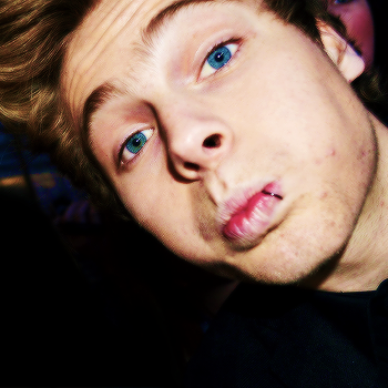 unknownumber57's profile picture. 5SOS are my everything. Luke please, follow my other account @5SOS_completeme :)
