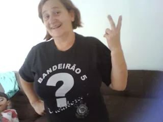 Defensora da democracia e doente pelo Corinthians