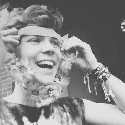 Free follow from @Hoestreetlarry go follow her please! || if you're famous ignore me.
