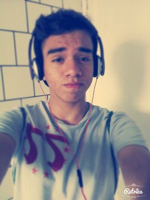 Sua boca me provoca, seus olhos me iludem e seu carinho me transforma baixinha, dama, amor n sei mais como chamar só sei que te adoro !!!!