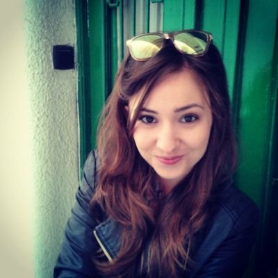 Wrażliwa. Ciepłolubna. Czasem artystka. Wiele marzeń, mało czasu. Zmienne chęci, teatr nęci. Reporterka/wydawca na 100,5 FM w Krakowie #radiofonia