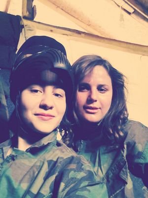 . Ve Anladım ki; Bir çok insan sesini dışa duyuramadığı için kendi içine ağlarmış... Hiç kimse üzülmesin diye güler, Ruhu ölse bile sevdikleri için yaşarmış...