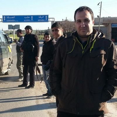işini en iyi şekilde yapmaya çalışan, savaş bölgelerinde çalışmış, hapse girmiş, mal varlığına el konulmuş, basın kartı elinden alınmış Gazeteci.ﻣﺘﻔﺮّﺝ