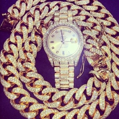 Buy & sell cars detail cars , sell shoes , belts also do auto repairs good prices