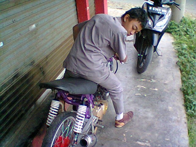 NurWindhu's profile picture. aku takan pernah menjanjikan untuk sebuah perasaan,tapi aku bisa menjanjikan untuk sebuah kesetiaan.....

By :pendjul style mumbul #095