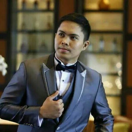nagtititinda ng pinatuyong kamias, nag aalaga ng kambing, utusan, driver, bodyguard, alalay. aliping walang kabuluhan.