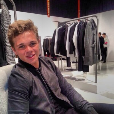 Instragram: @_sonnyhall