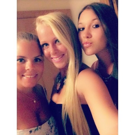 EmiliVelinov20's profile picture. Mi vida:El tenis.Tinerfeña con sangre bulgara y venezolana. Estudiante de Secundaria. Alegre y siempre sonriente.     Tenerife