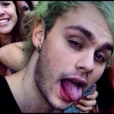 follow @lukeslegs69 bc she gave hou this