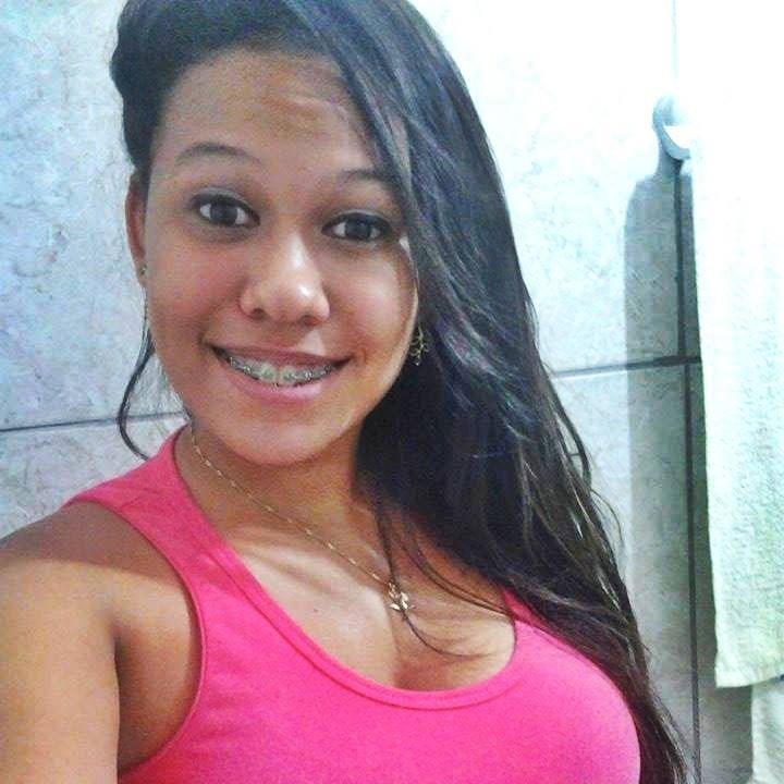 E a gente vai por aí, se completando assim meio torto mesmo. E Deus escrevendo certo pelas nossas linhas que se não fossem tão tortas, não teriam se cruzado.