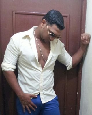 ganador del primer lugar del chico flow 2013 de aqui se gabla español. http://t.co/1aPhE4ElhI.presentador.y modelo profesional