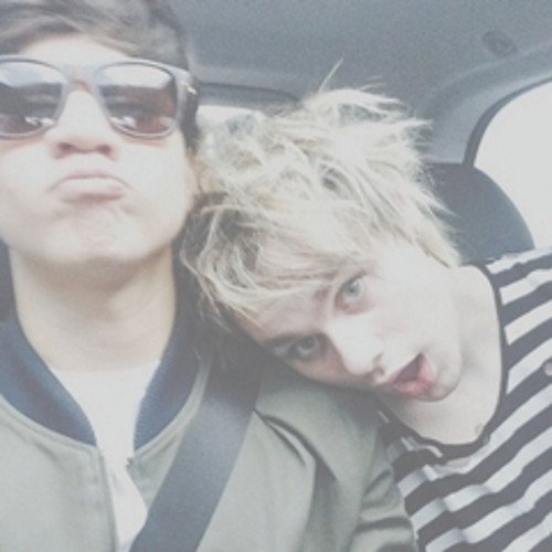 lukescuddle's profile picture. “I miei occhi sono rimasti incatenati su di te, forse perchè non avevano mai visto niente di così bello.”