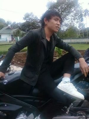 laki2 setia...
