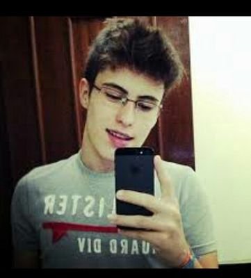 Ter alguem pra contar em qualquer momento da sua vida, te faz acreditar no impossivel, Te Amo e nao e pouco. @monizbruna