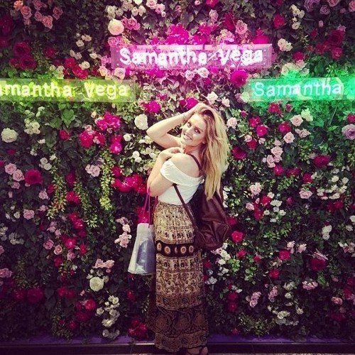 Ello I'm Perrie :) x I Love My Mixers Singing and family is what matters the most x