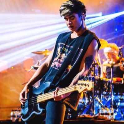 Follow @prettypunkcal
please